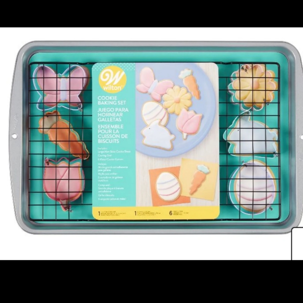 New Wilton Easter 8 piece baking set